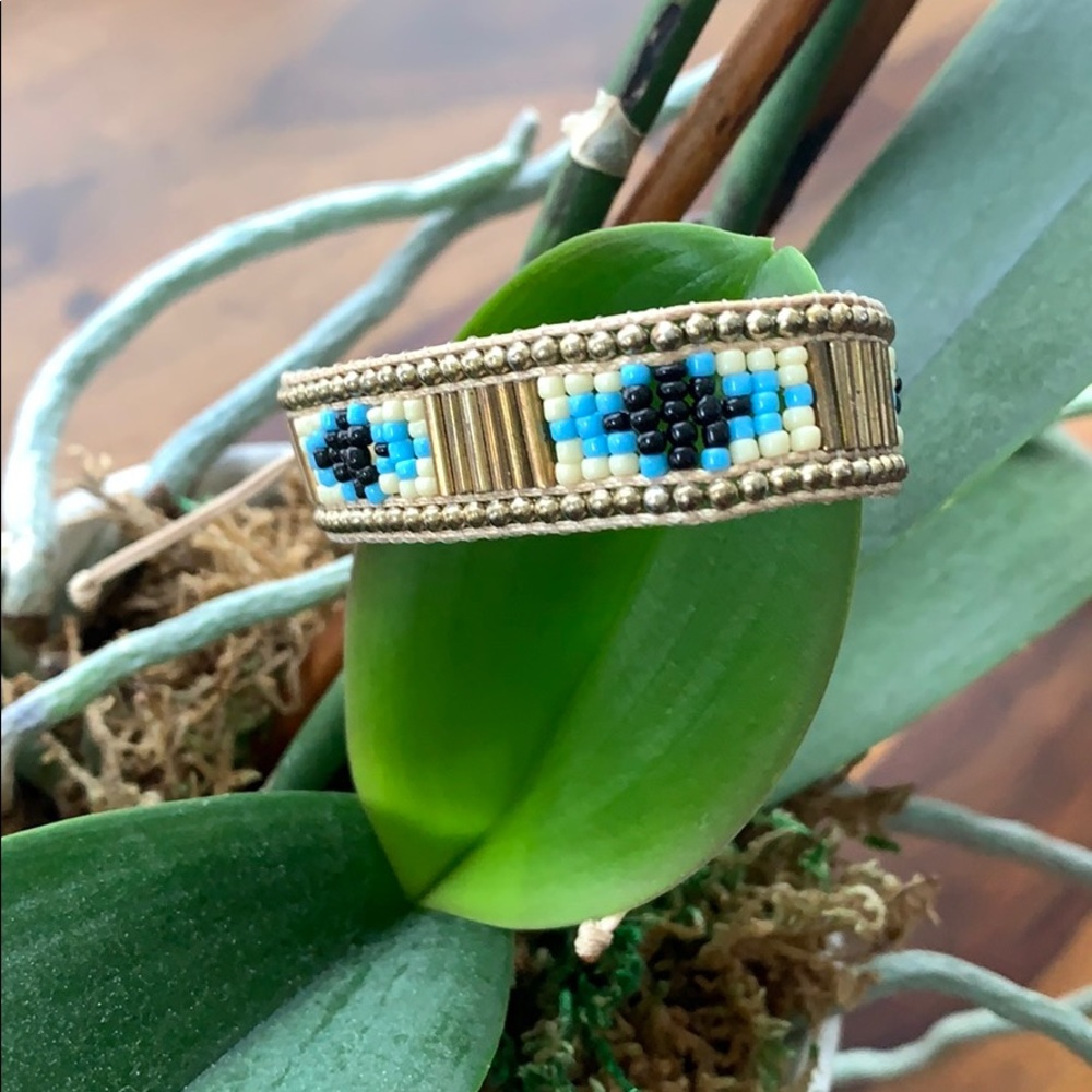 Adjustable beaded bracelet